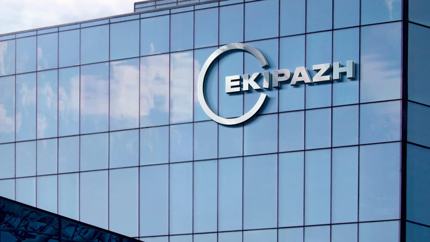 Фасад із конструкціями EKIPAZH